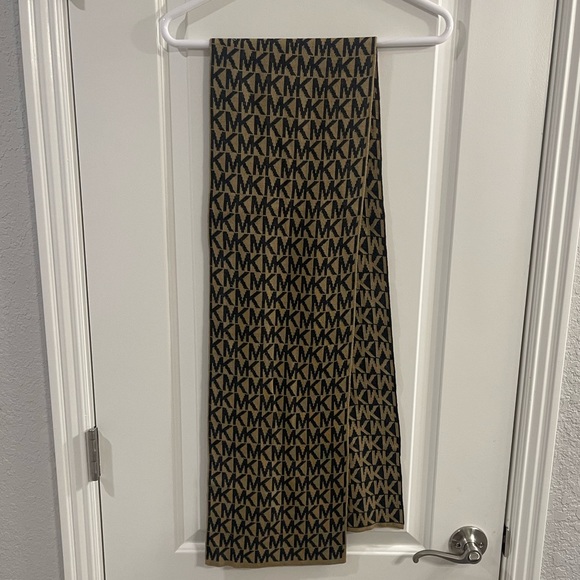 Michael KORS scarf - Picture 1 of 2